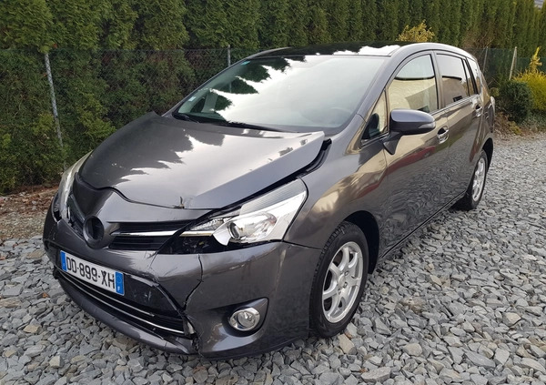 Toyota Verso cena 25500 przebieg: 127000, rok produkcji 2014 z Tarnobrzeg małe 466